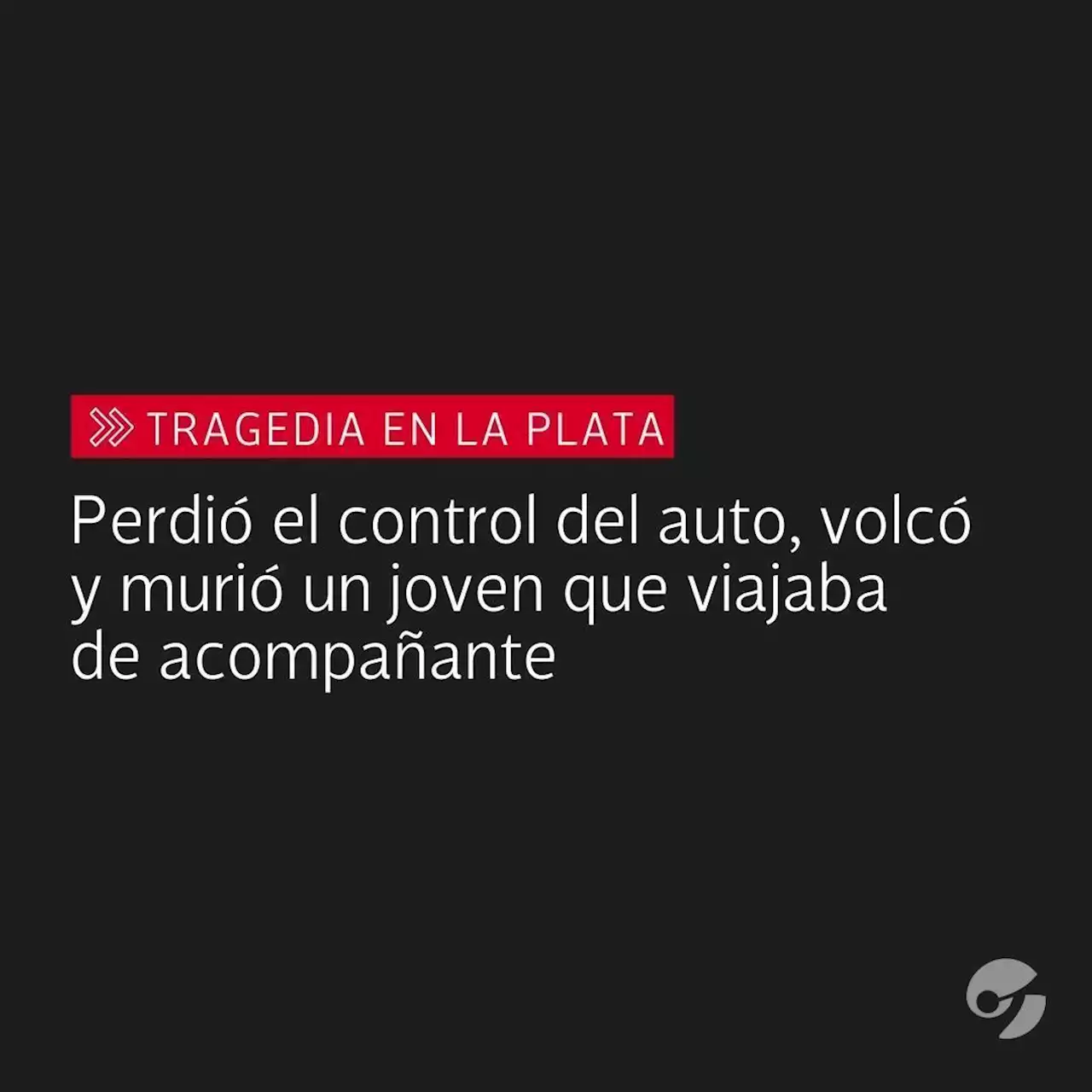 Tragedia en La Plata: perdió el control del auto, volcó y murió un joven que viajaba de acompañante