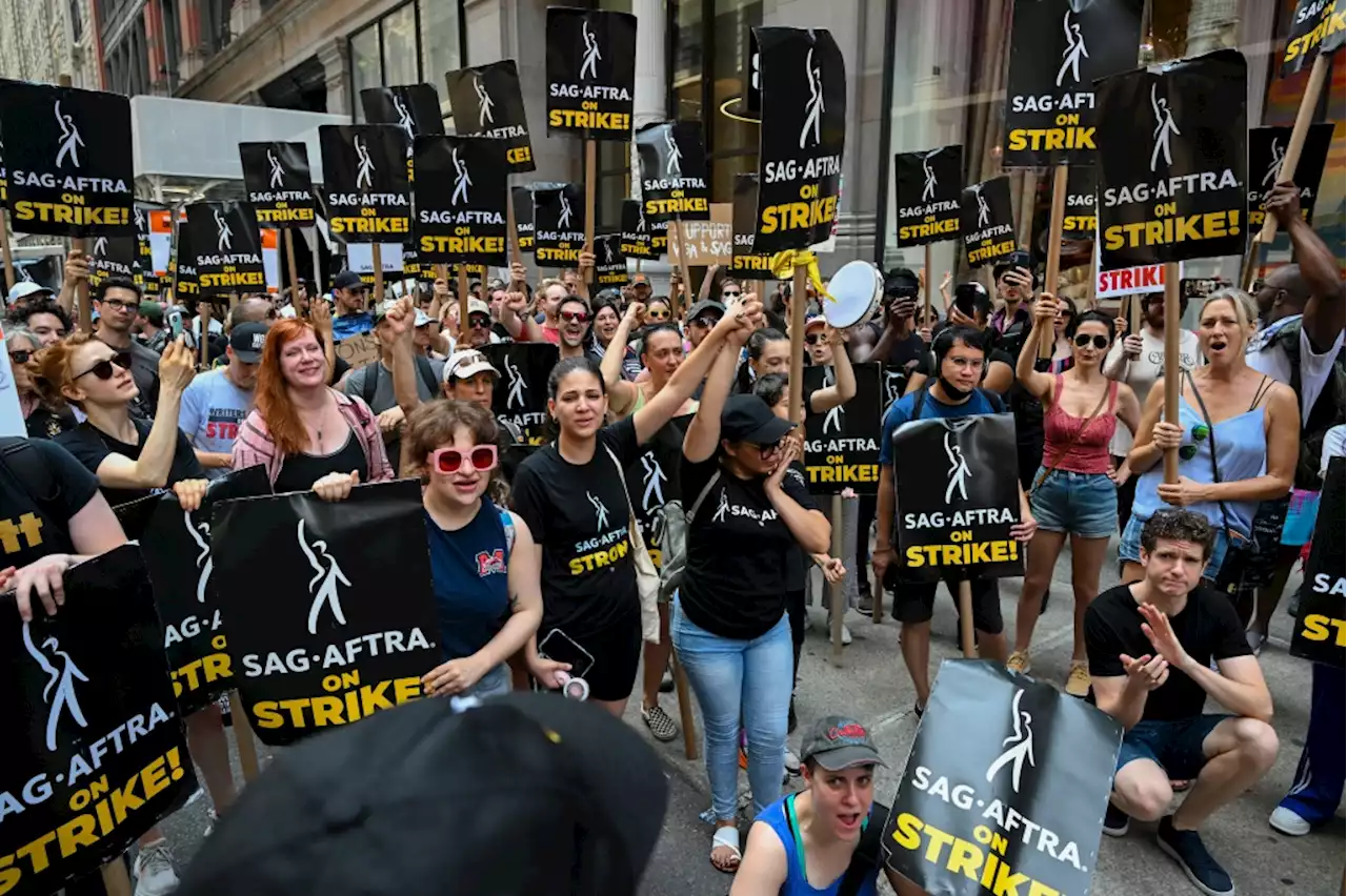 SAG-AFTRA To Hold Massive, Star-Studded Rally In Times Square On Tuesday Morning