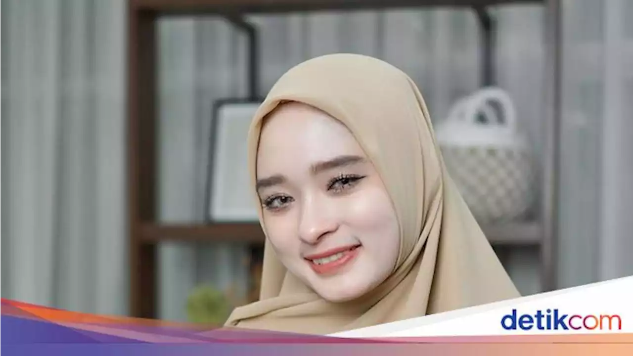 Gaya Hijab Inara Rusli Jadi Tren Hijabers, Ini Items Fashion Wajibnya