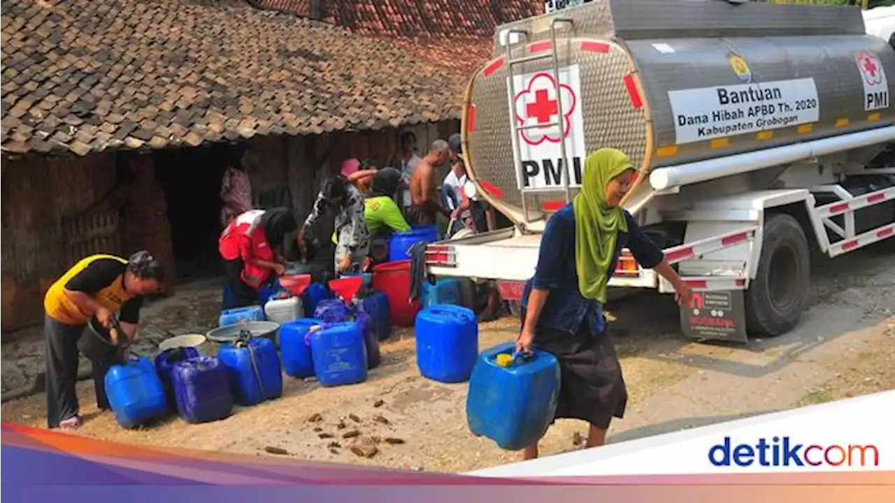 Kekeringan Melanda, Begini Potret Warga Grobogan Antre Air Bersih