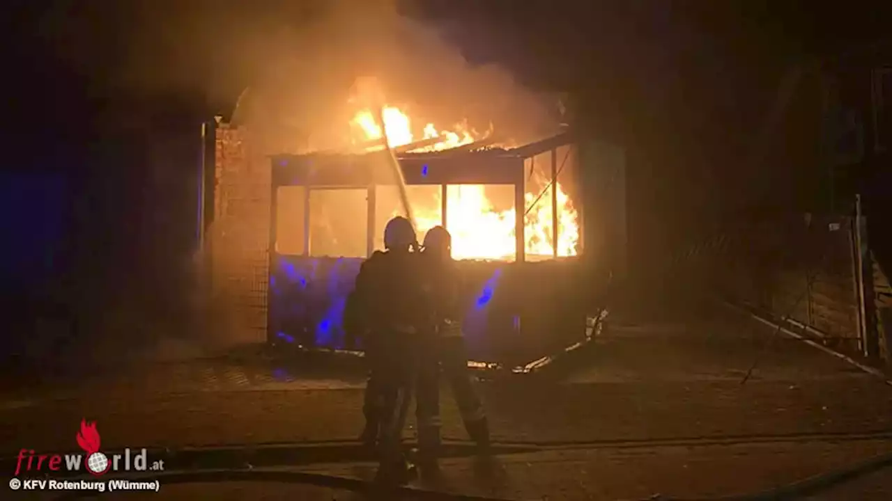 D: Imbissstand in Zeven wird ein Raub der Flammen