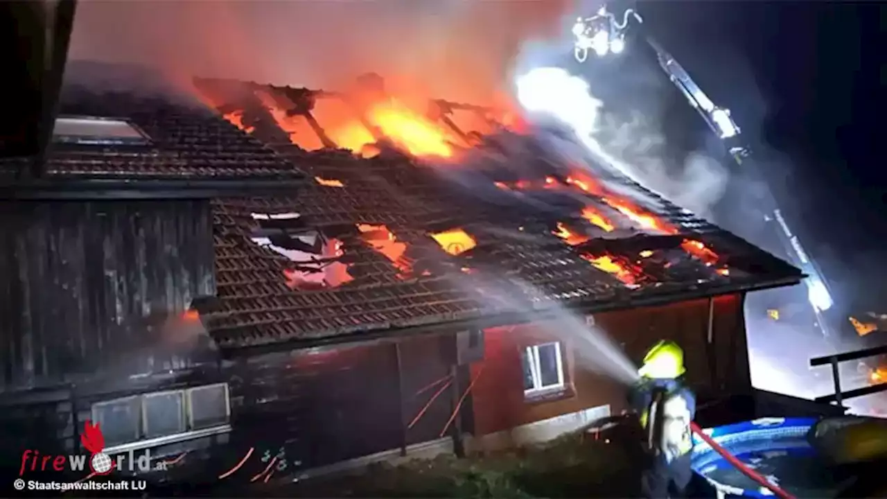 Schweiz: Vollbrand nach Blitzeinschlag an Wohnhaus in Flühli