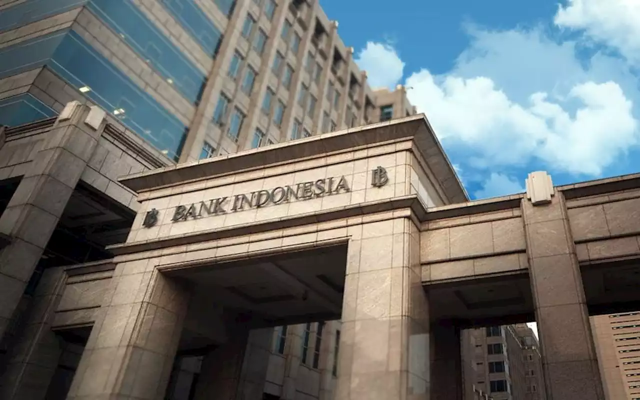 Bank Indonesia keeps rate on hold to bolster rupiah