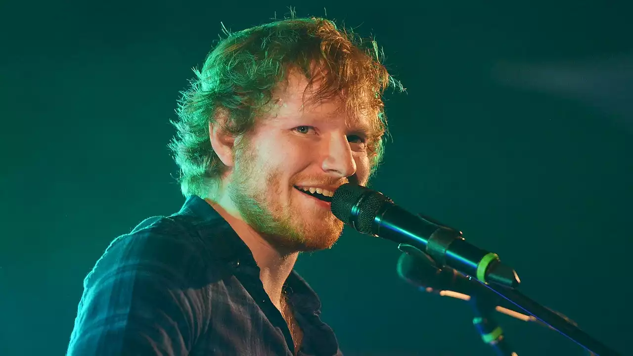 Watch Ed Sheeran surprise fans, sing karaoke at Nashville bar