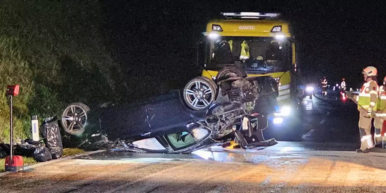 Autofahrer (33) klettert nach Überschlag aus Wrack