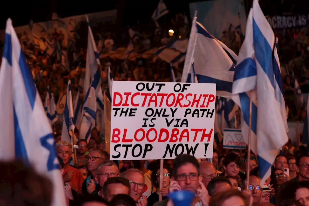 Vídeo: carro atropela manifestantes durante protestos contra reforma judiciária de Netanyahu em Israel