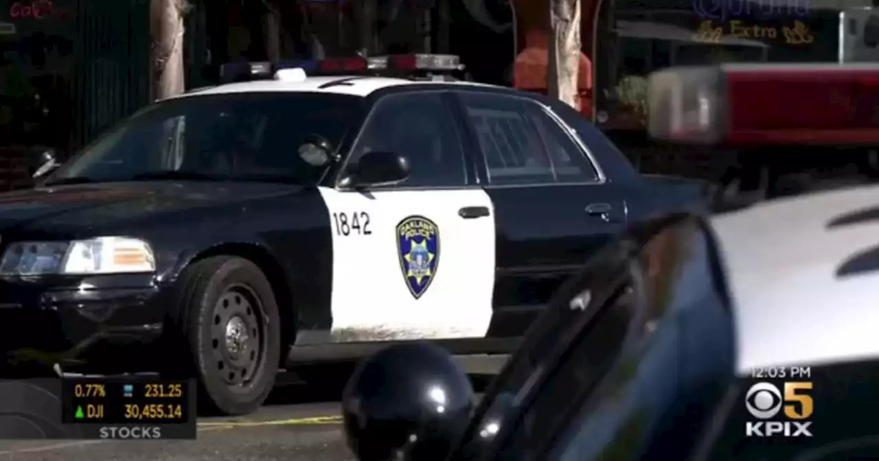 Oakland police investigate shootout between 2 vehicles in downtown