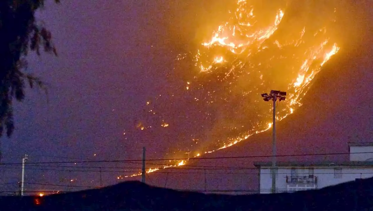 Sizilien in Flammen: Flughafen von Feuer umzingelt