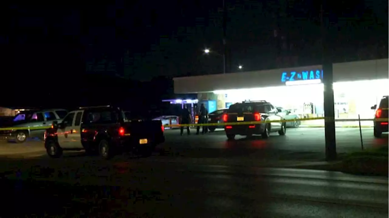 2 teens wounded in shooting outside South Side laundromat, SAPD says