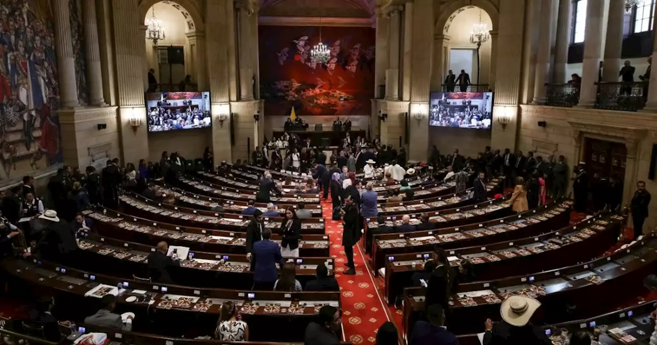 Cuánto tiempo debe trabajar si gana el mínimo para tener el sueldo de un congresista