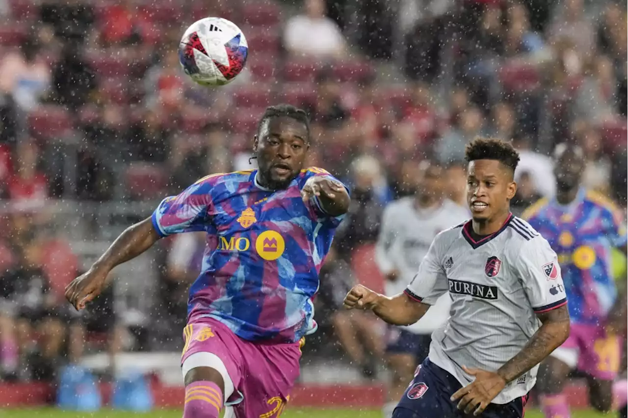 Earthquakes add forward Akinola on loan from Toronto