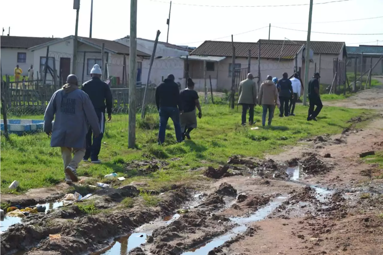 Protesters force Nelson Mandela Bay councillors to walk through sewage