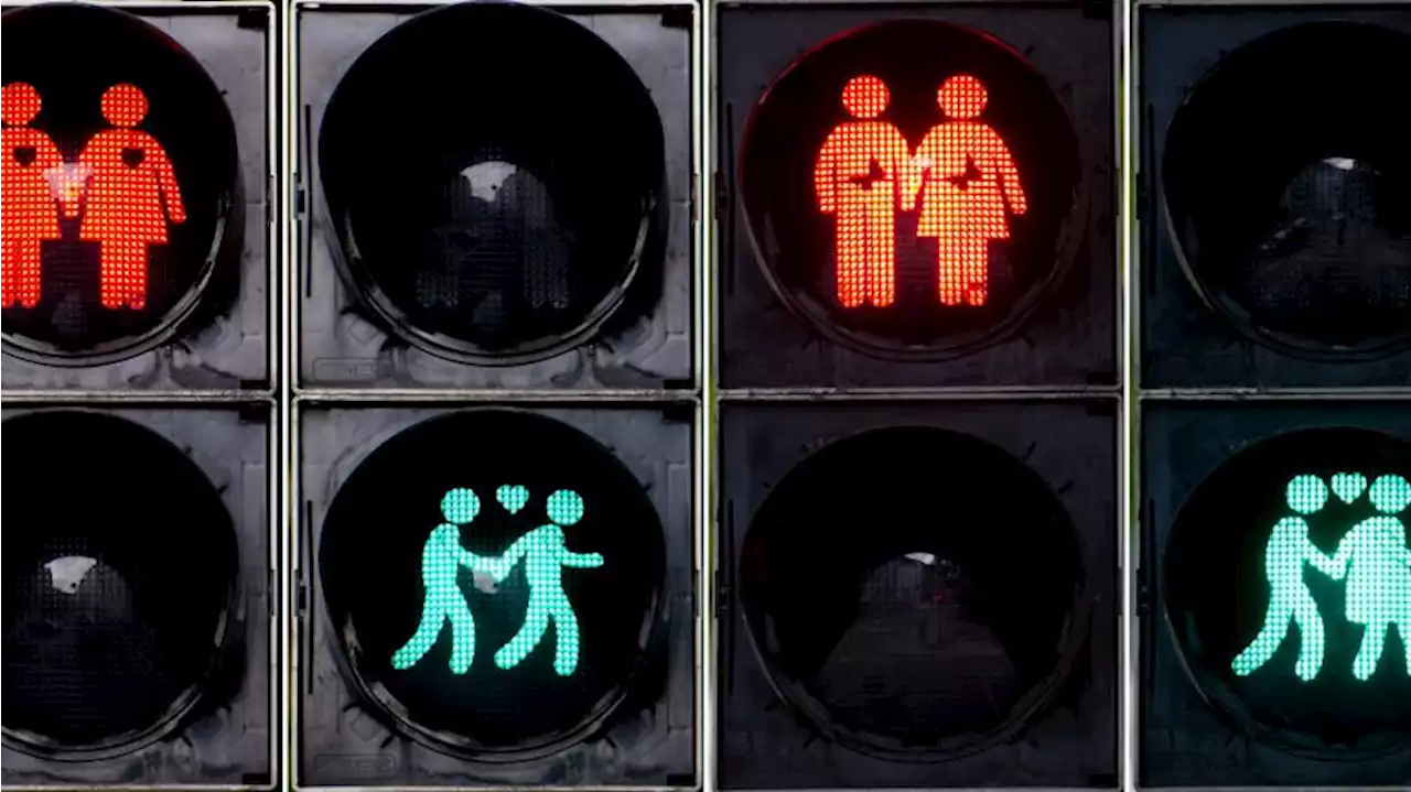 Mehr Vielfalt: Auch gleichgeschlechtliche Paare an Berliner Ampeln