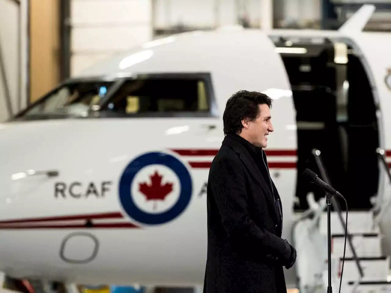 Military considered delaying WW2 vets to fly Trudeau home after his plane was damaged