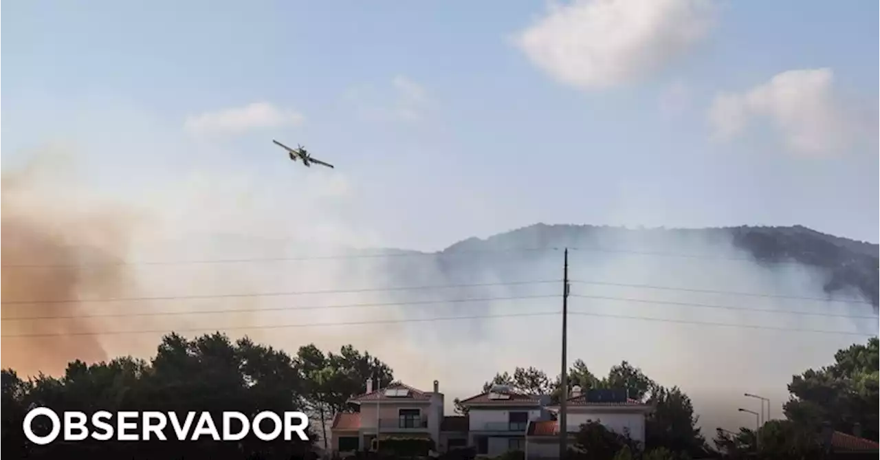 Incêndio em Cascais mobiliza 14 meios aéreos e mais de 400 bombeiros