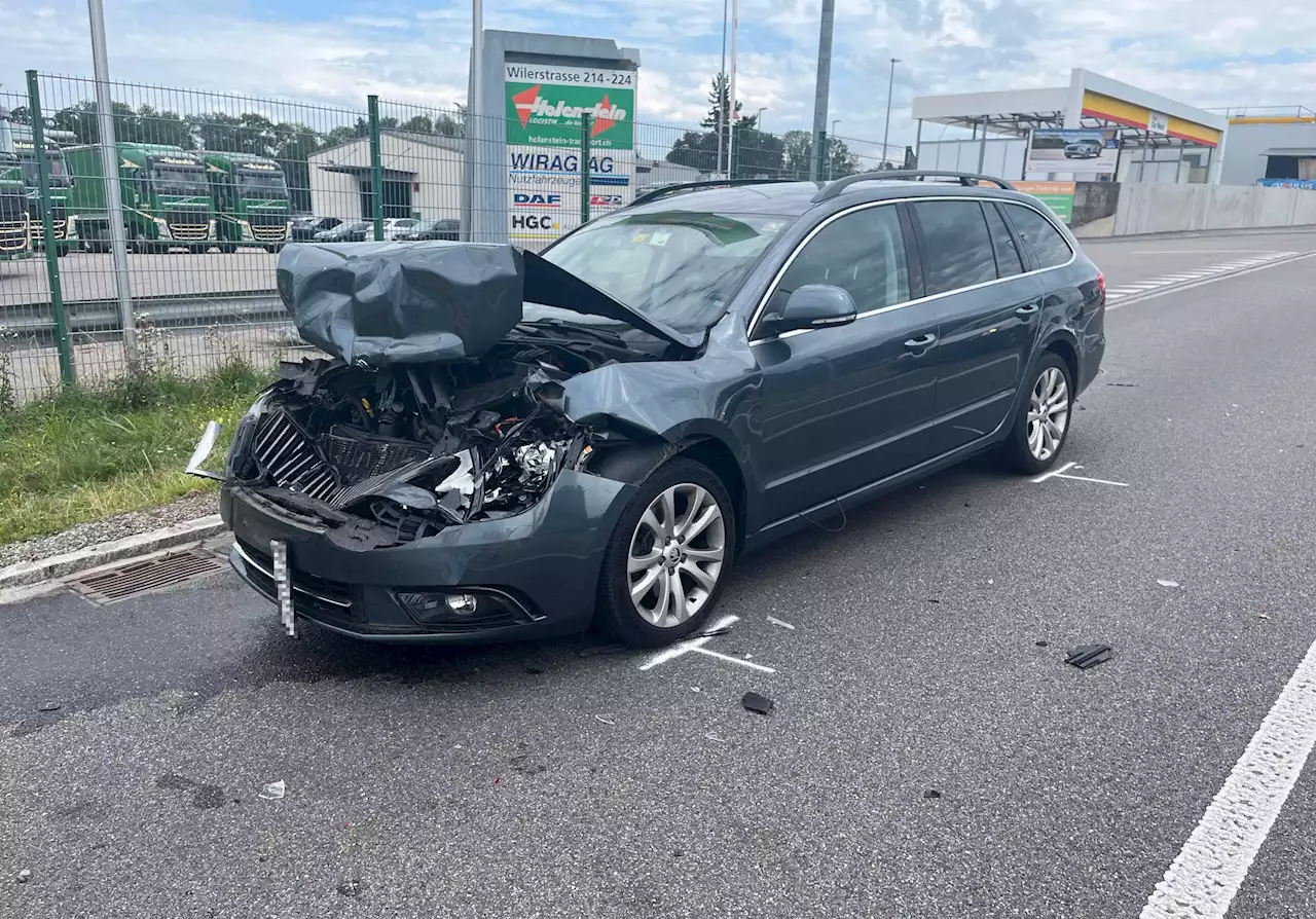 Wil SG: Auffahrunfall zwischen drei Autos