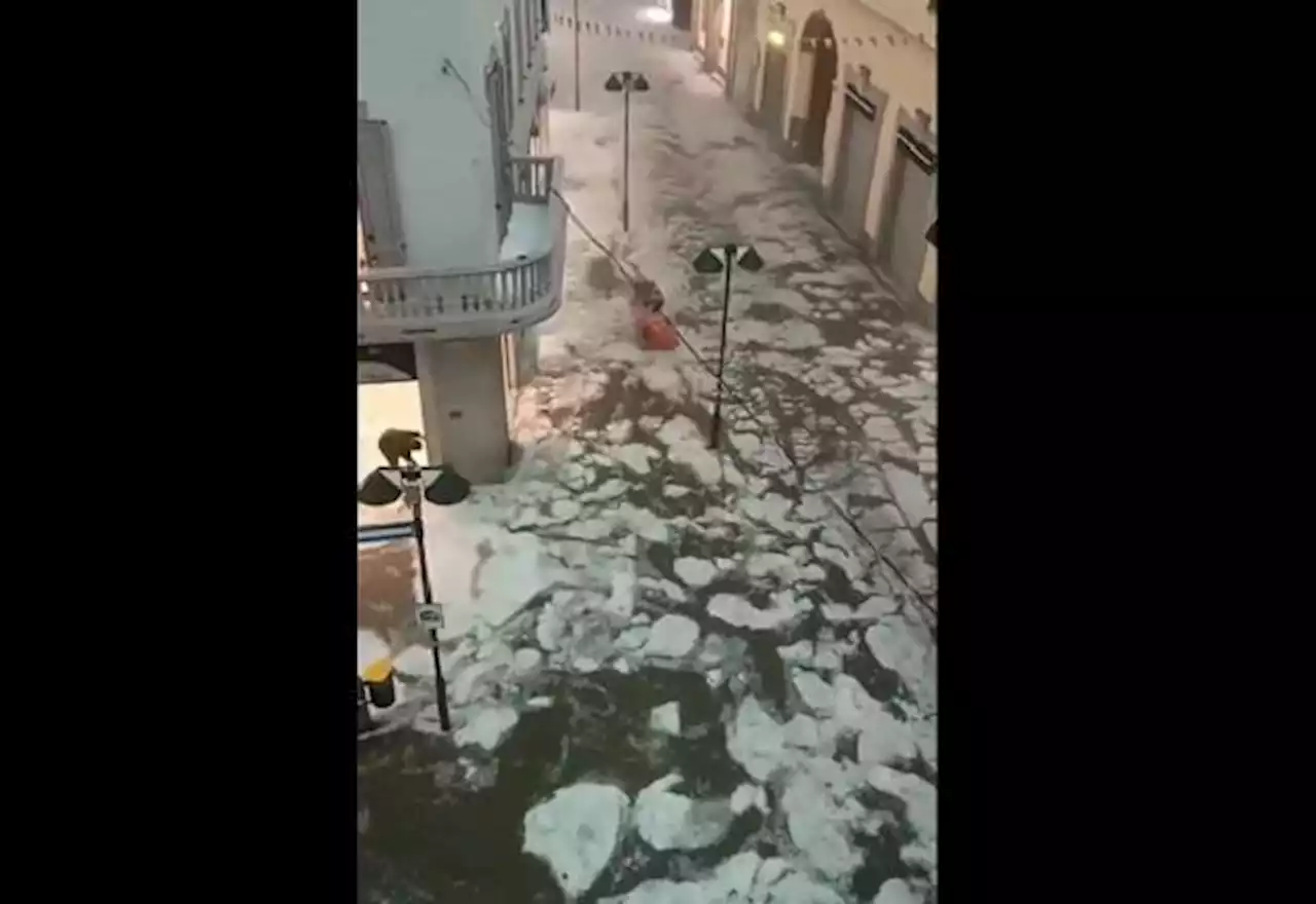 Tempestade de granizo forma 'rio de gelo' em cidade da Itália - SBT News