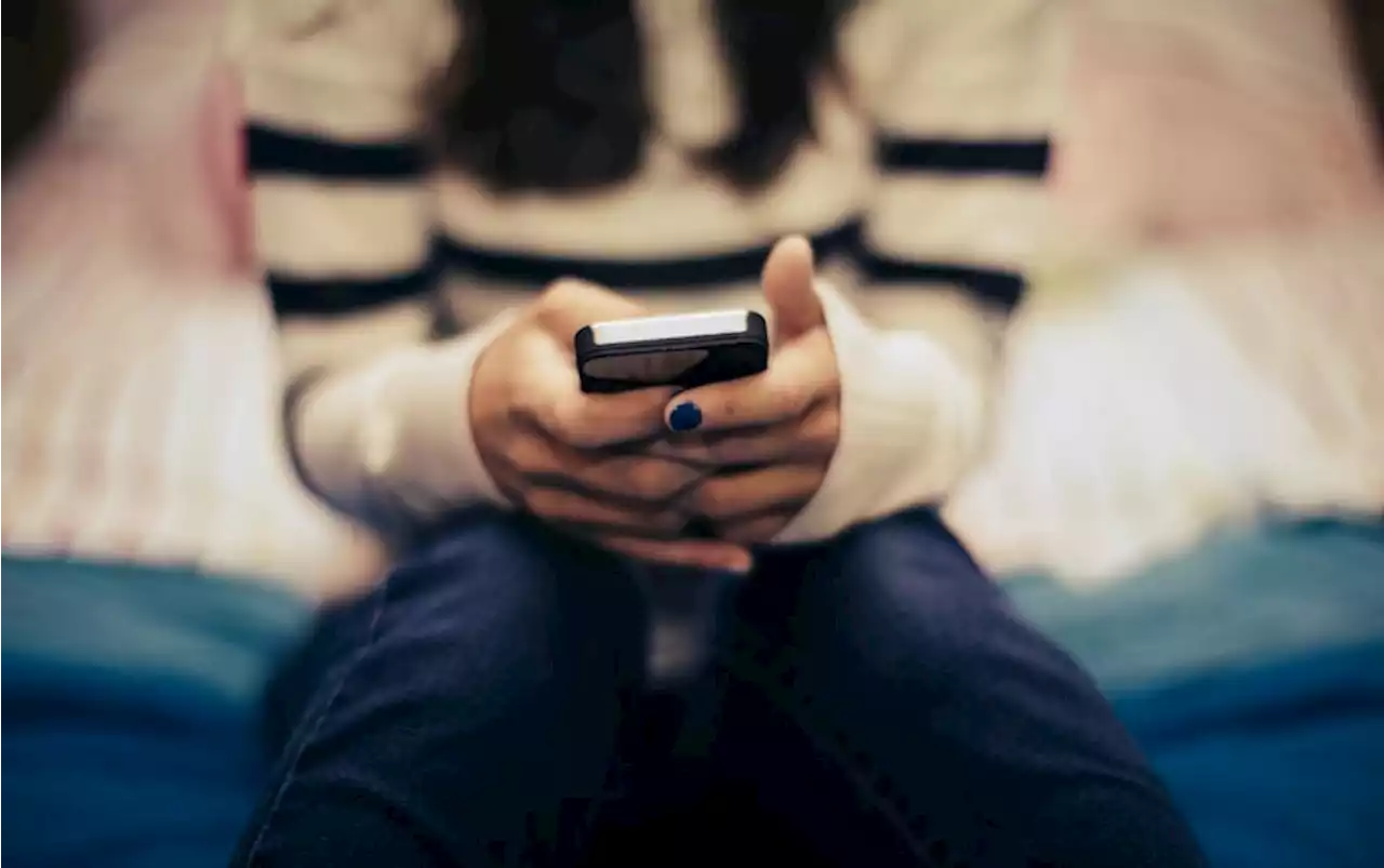 Teenagers Skeptical of Social Media Have a Lower Risk of Eating Disorders