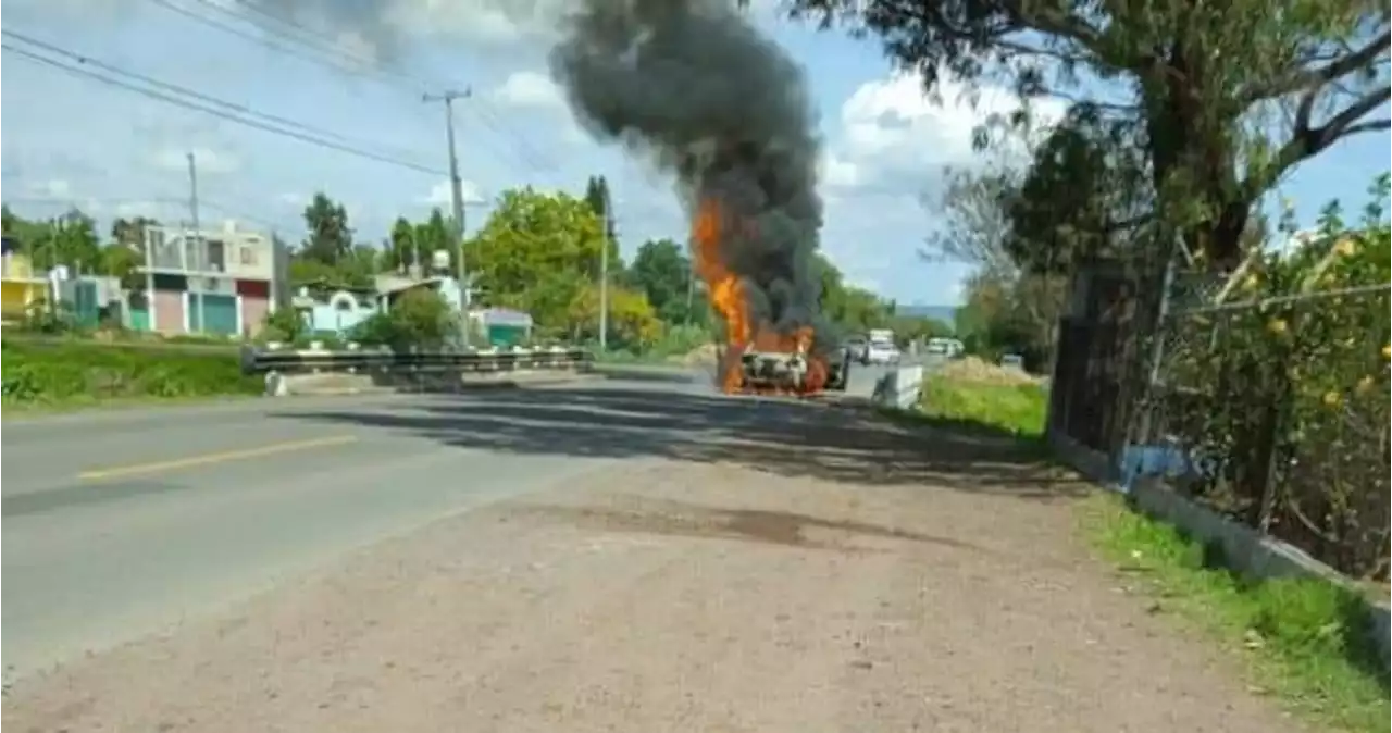 VIDEOS: Reportan balacera y bloqueos en municipios de Michoacán; no hay heridos