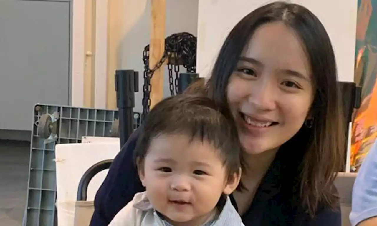 21-year-old woman is married mother of one, university student and paralegal at law firm