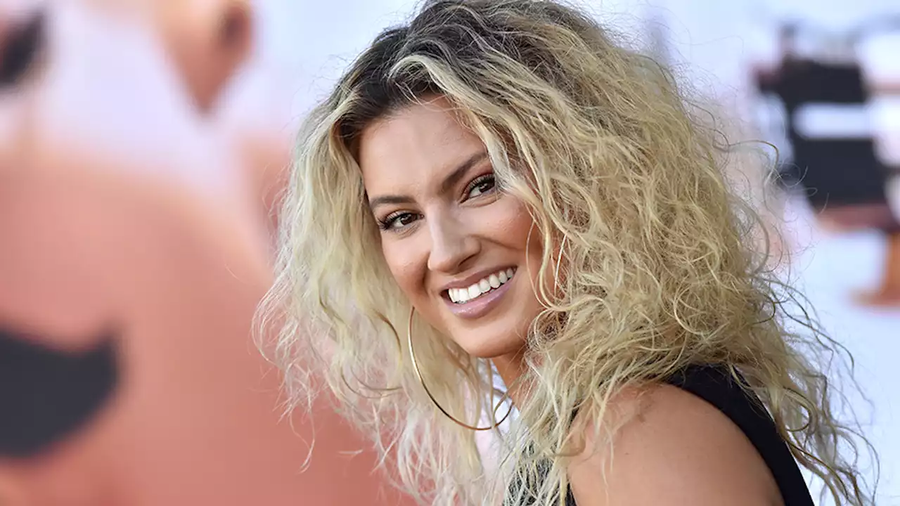 Tori Kelly Hospitalized With Blood Clots After Collapsing In Public