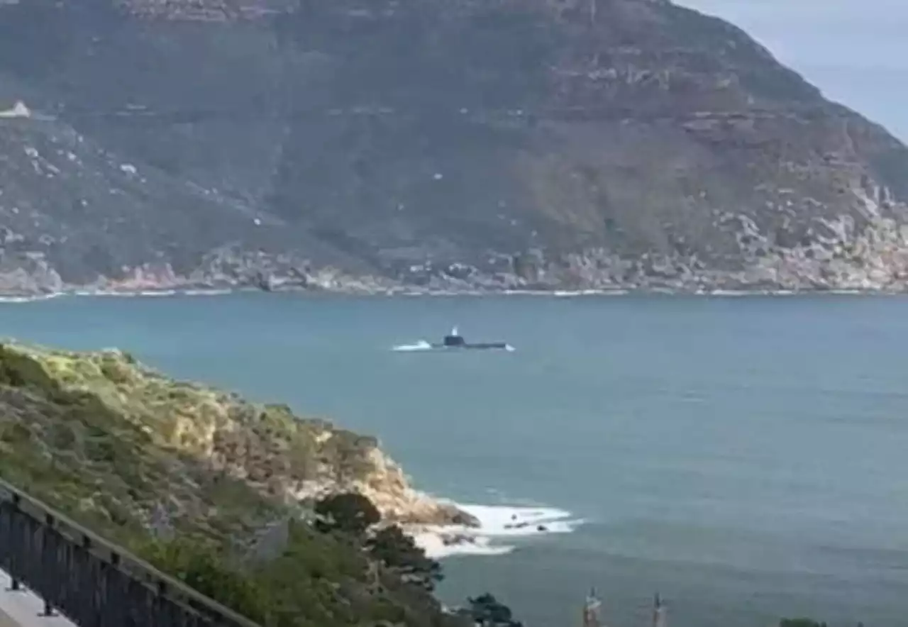 Sub-marinating: SA Navy submarine in Hout Bay 'steak out'? [WATCH] | The Citizen