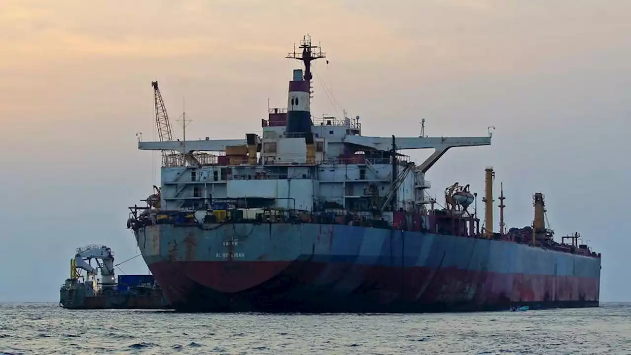 UN begins removing 1M barrels of oil from decaying tanker off Yemen