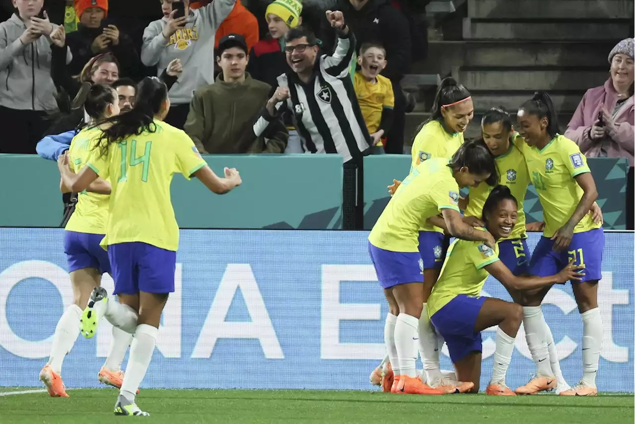 Goleada brasileira faz disparar busca por jogadoras da seleção na internet