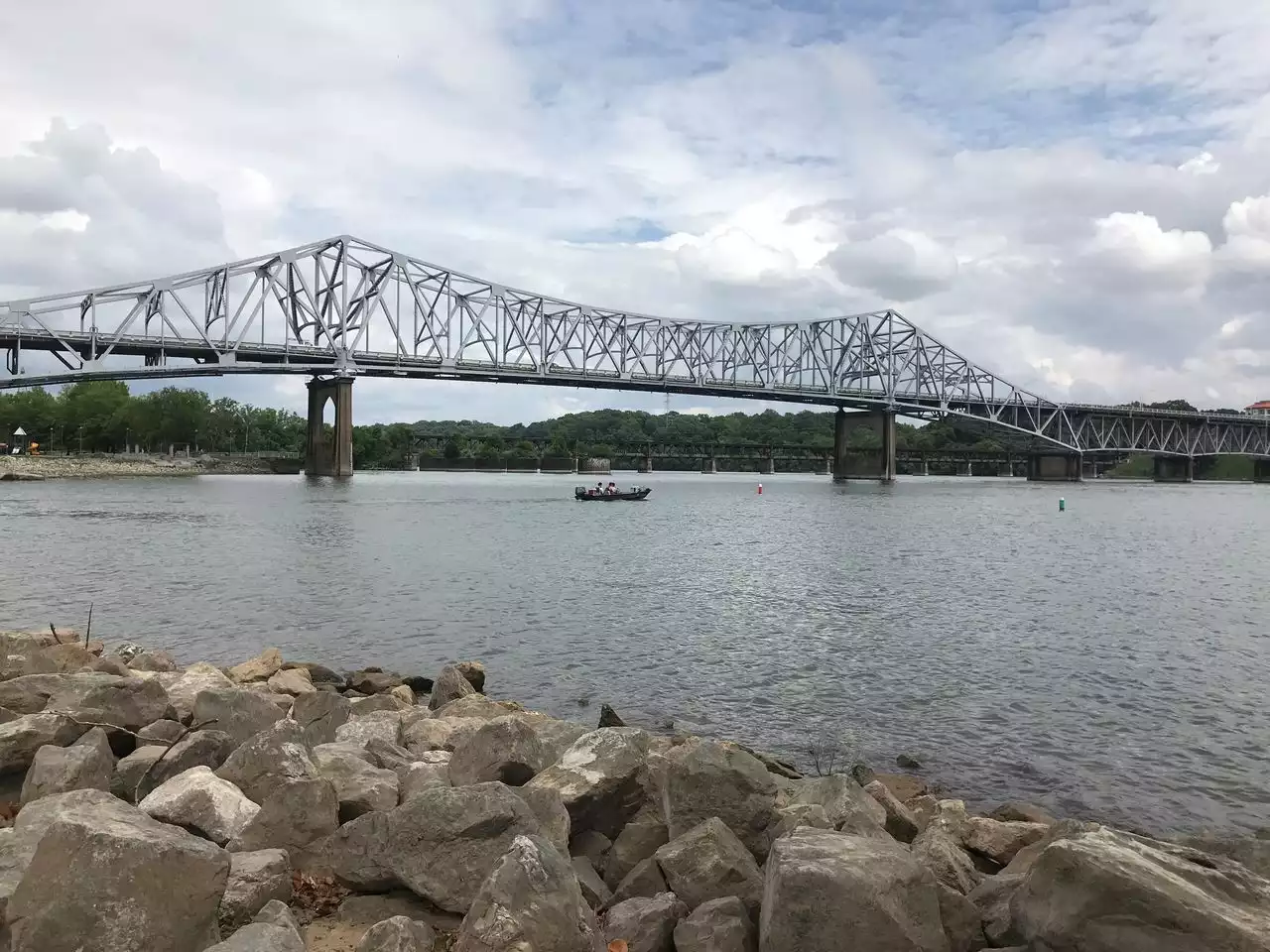 Alabama park reopens after diesel fuel spill in Tennessee River