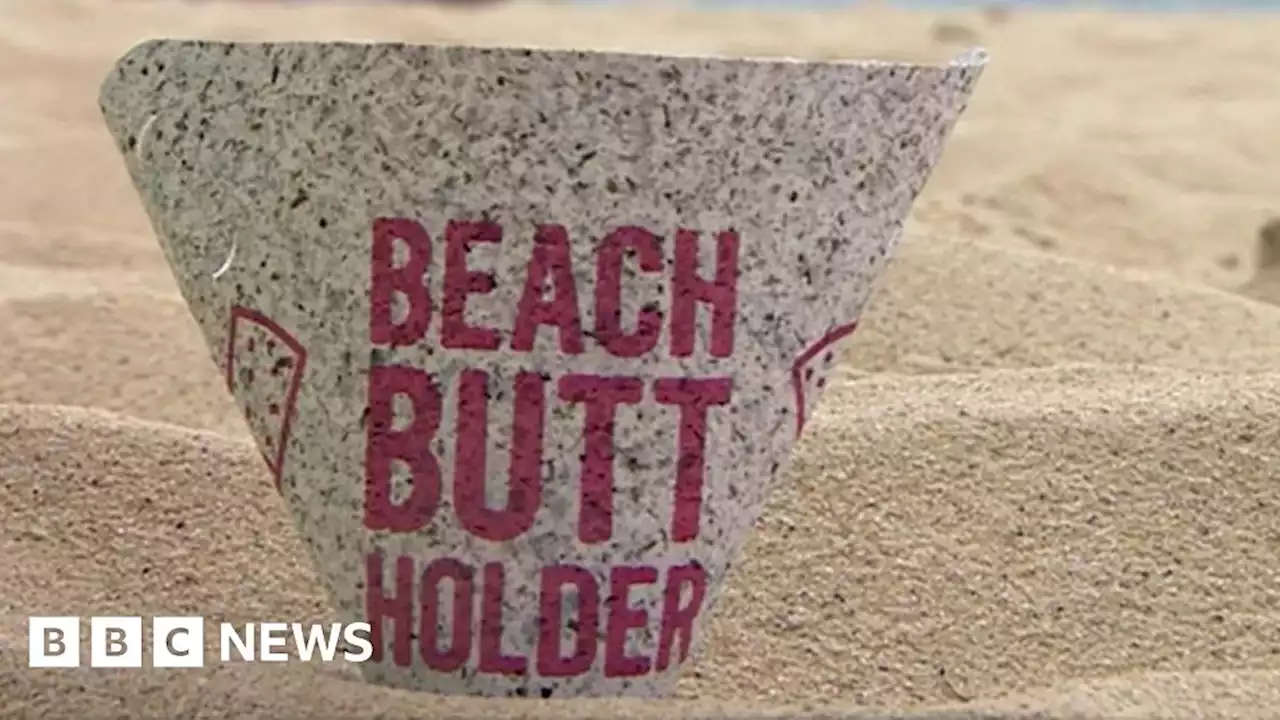 Smoking Bournemouth beachgoers given seaweed paper ashtrays