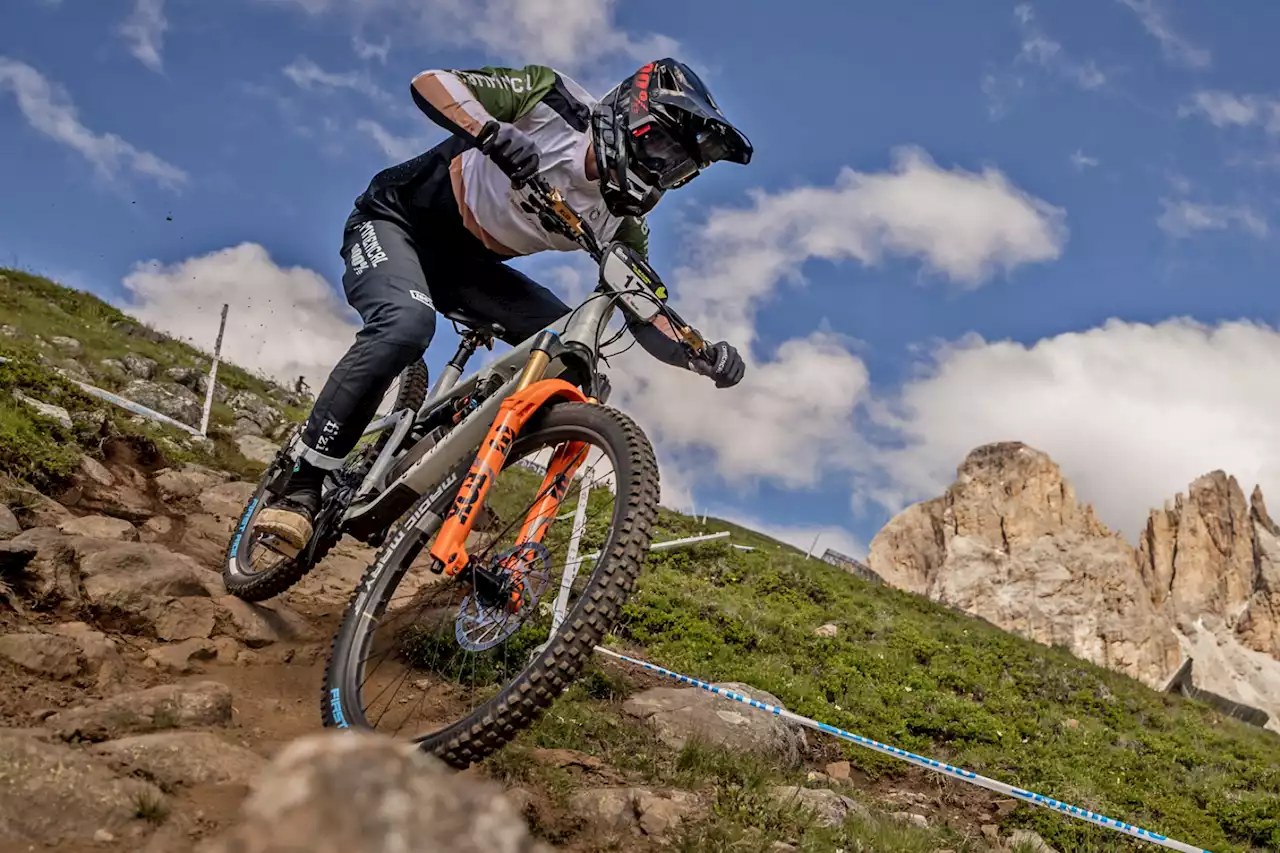 Commencal Meta V5 gets All-New Suspension as Trail or Mullet SX, but what about Enduro?