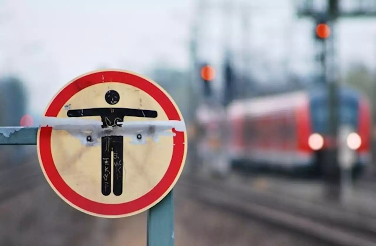 Kinder in den Gleisen unterwegs - Bundespolizei stoppt Bahnverkehr