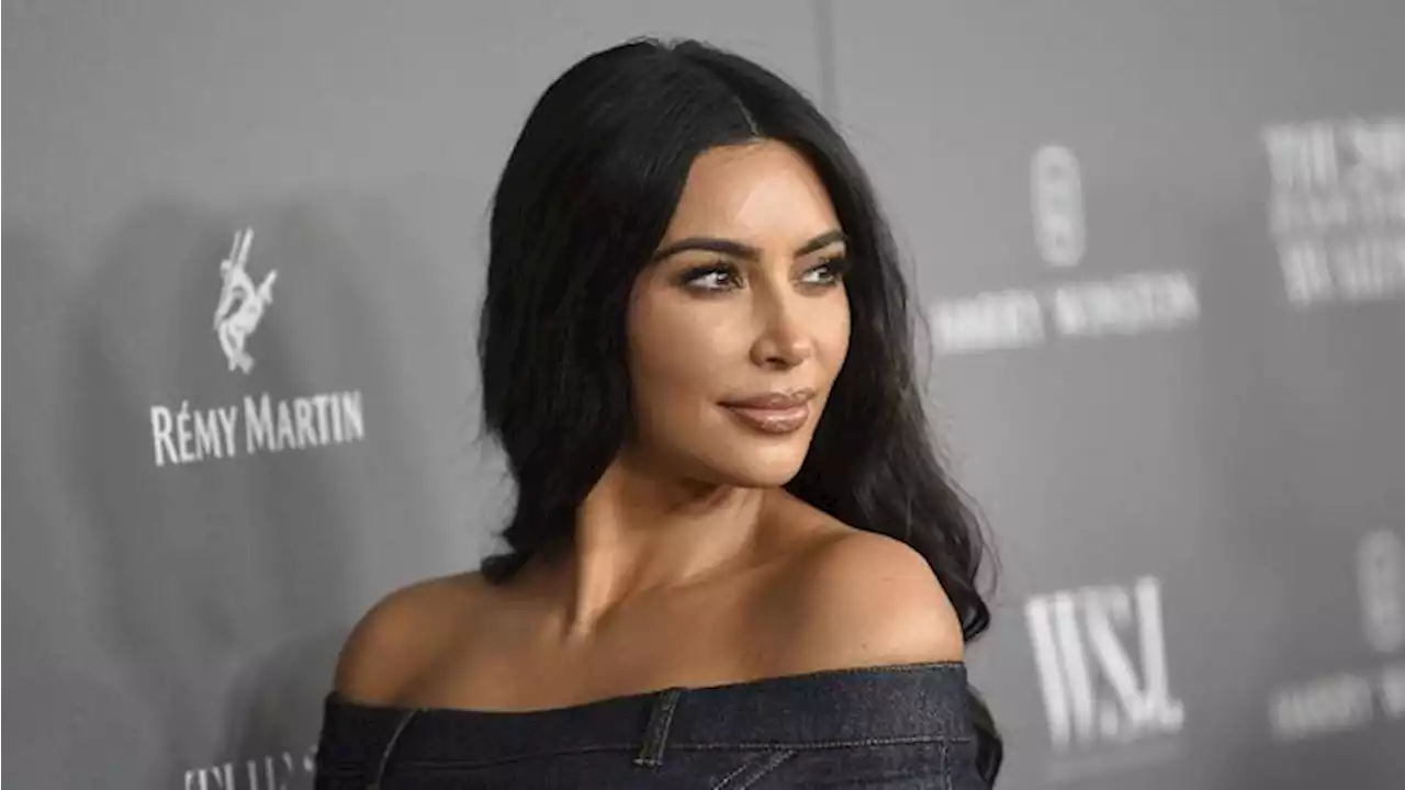 Kim Kardashian Resmi Jadi Triliuner Berkat Usaha Celana Dalam