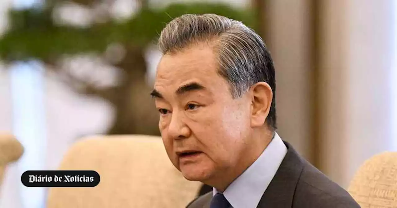 Wang Yi, o negociador difícil que regressa ao cargo de ministro dos Negócios Estrangeiros chinês