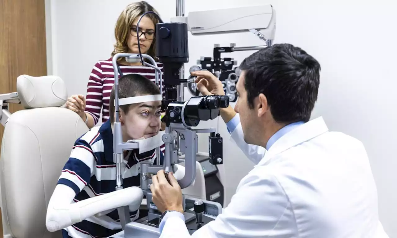 Niño recupera visión gracias a innovadora terapia génica con gotas