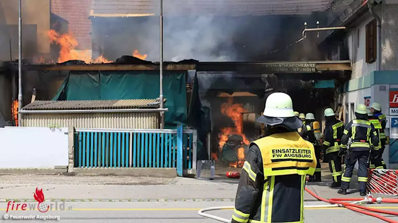 Bayern: Brennender Anbau einer Tischlerei in Augsburg