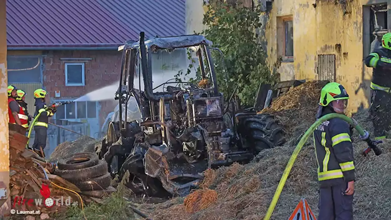 Oö: Traktorbrand in Alkoven entzündet zwei angrenzende Nebengebäude