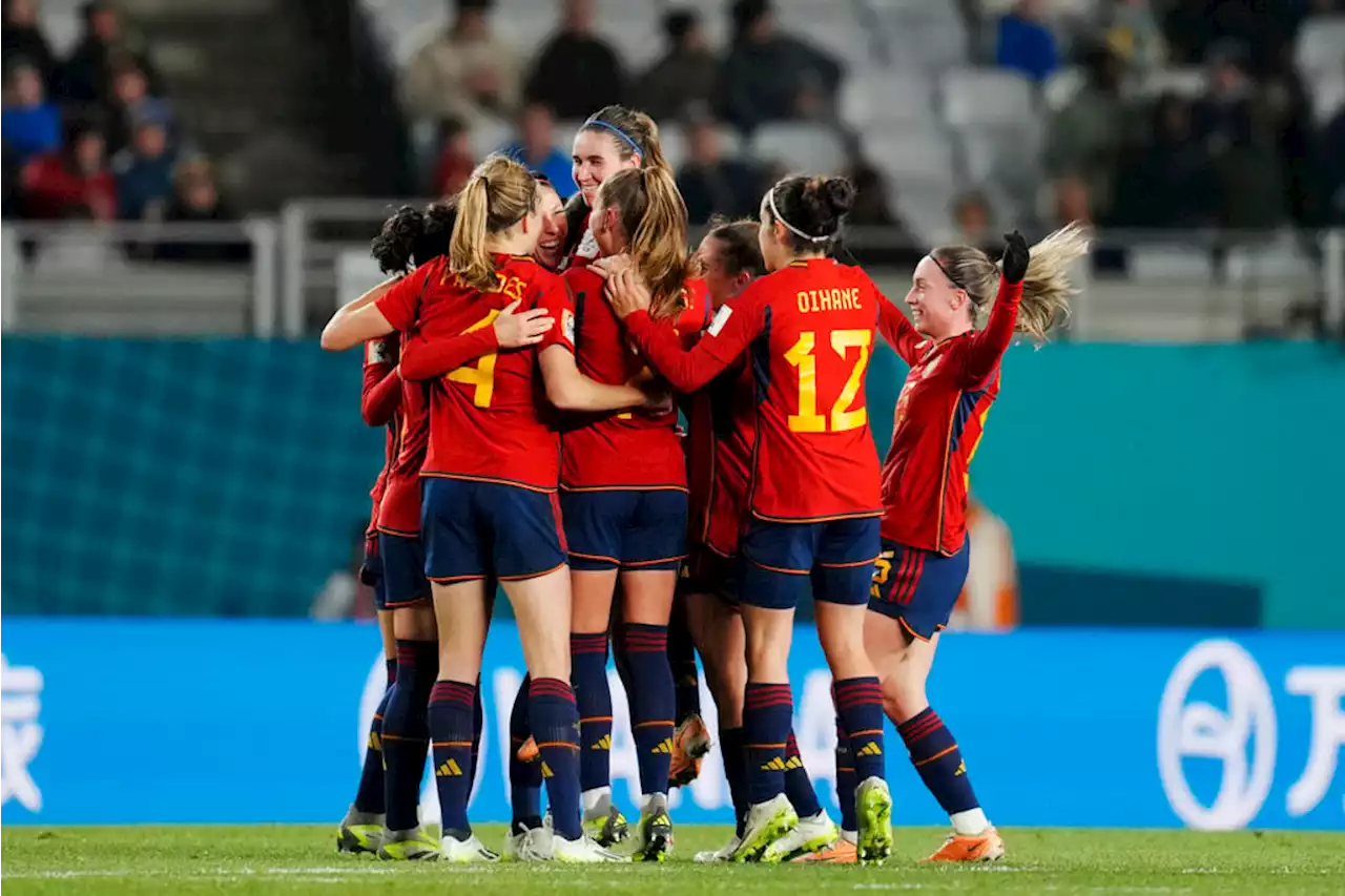 5-star Spain cruise into knockouts after thumping Zambia