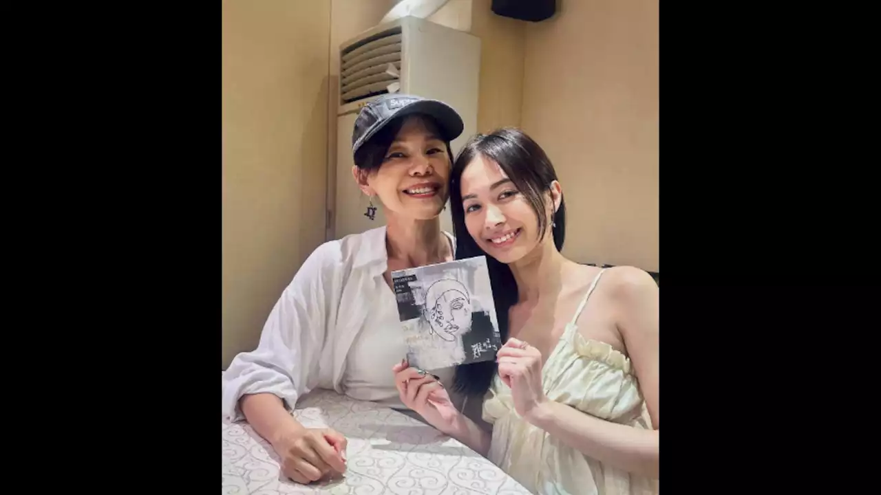 Bonnie Loo gets personally invited by Julia Peng to her concert, netizen asks if it was just because Bonnie sang Julia's song - Singapore News