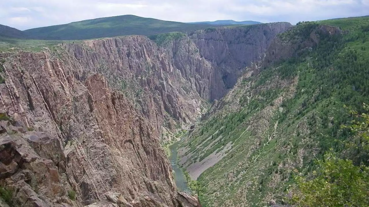 Lasciano la civiltà per vivere in tenda nella natura: mamma, figlio e zia muoiono di stenti e freddo in Colorado