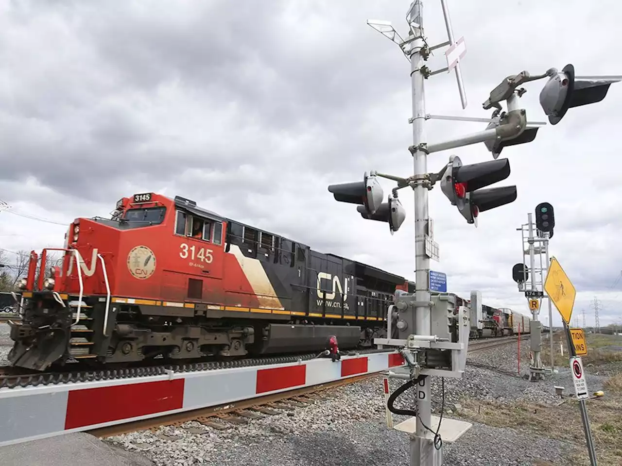 CN Rail cuts earnings outlook in signal the economy is slowing