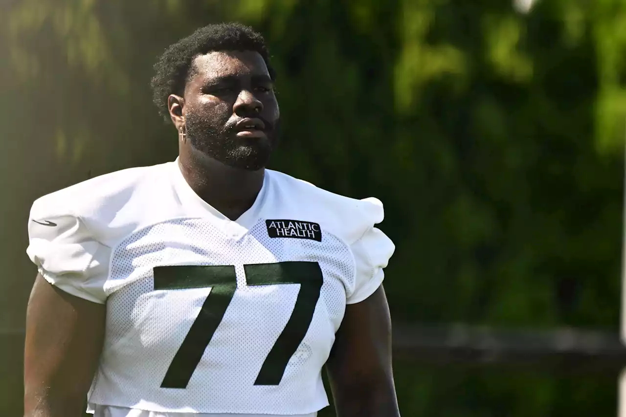 Mekhi Becton struggles at Jets camp as slow road back from injury continues