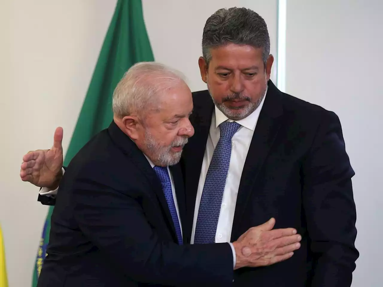 Lira acena a Lula com nota da Fitch