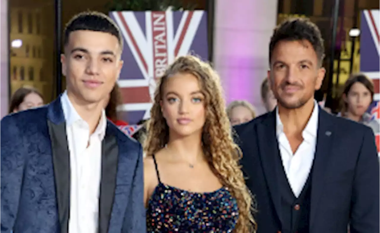 Peter Andre poses with kids as fans beg they don't go 'wrong' with Katie Price