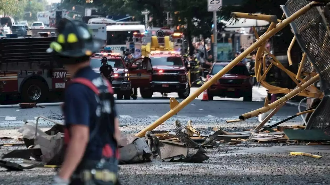 La chute spectaculaire d’une grue à New York fait quatre blessés