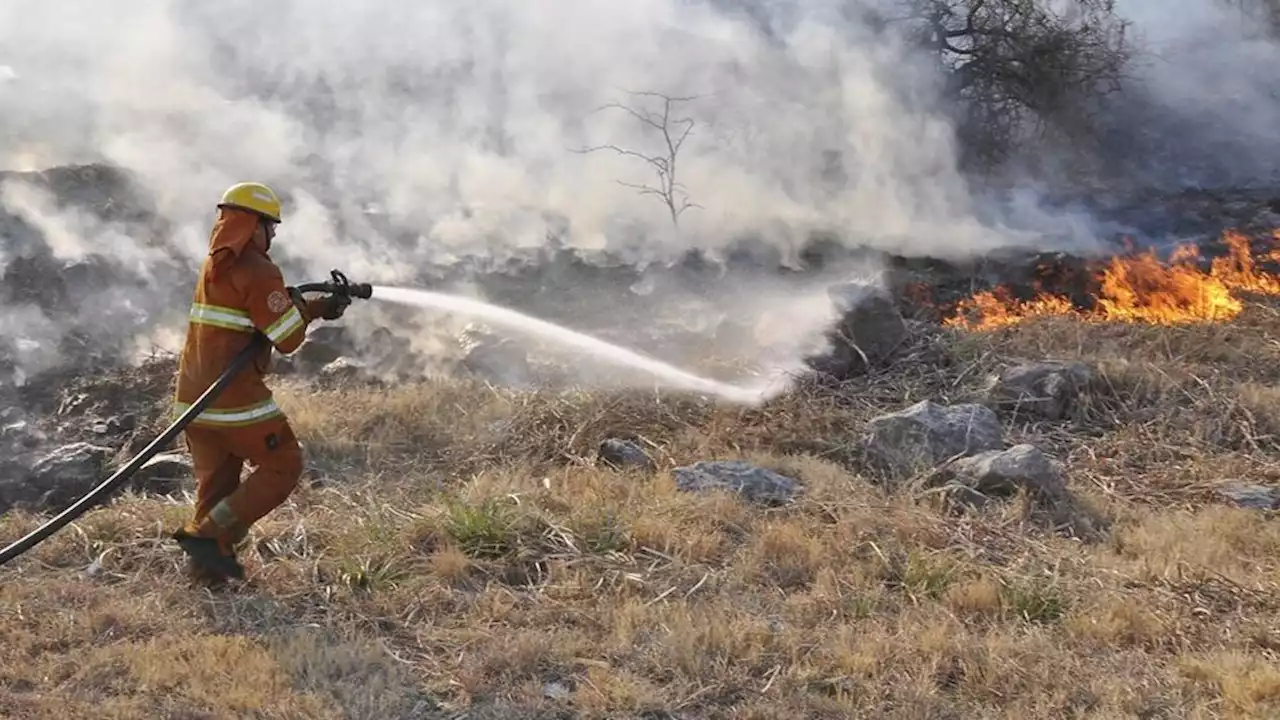 Córdoba: sigue activo el incendio en el cerro Uritorco | Está controlado en un 90%