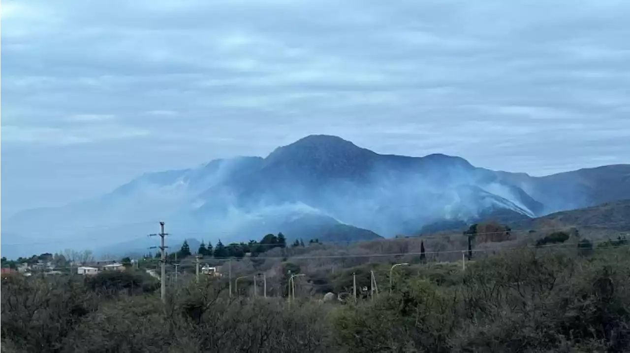 Incendio en el cerro Uritorco: sigue la lucha contra las llamas