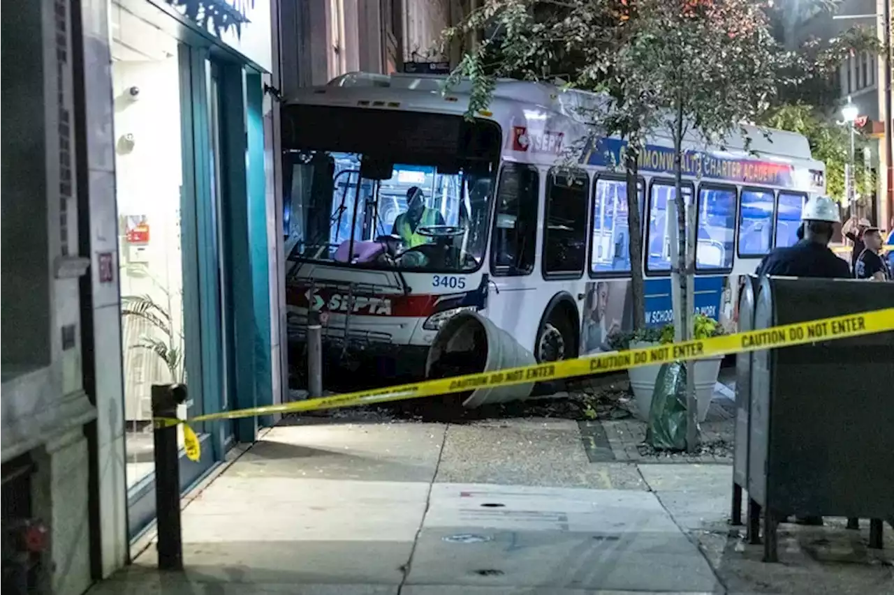 SEPTA bus crashes into storefront in Center City, driver has minor injury