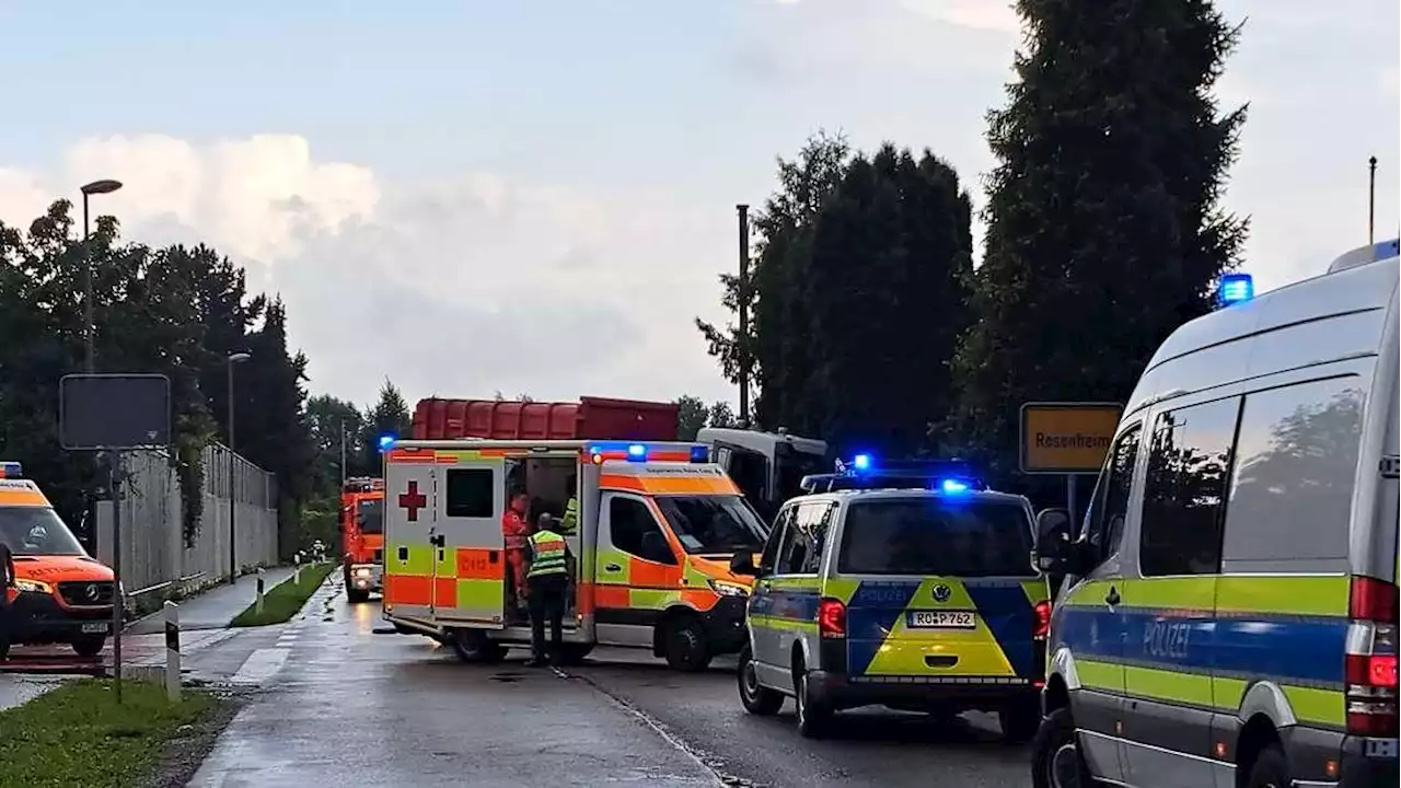 Lastwagen und Auto krachen in Rosenheim ineinander - Hohenofener Straße gesperrt