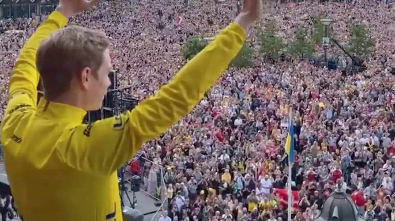 La foule en délire : Jonas Vingegaard, paré de jaune, accueilli en héros à son retour au Danemark